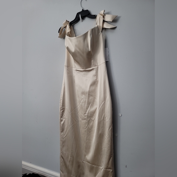 Dress the Population Verona Off the Shoulder Satin Midi Cocktail Dress - Picture 4 of 10